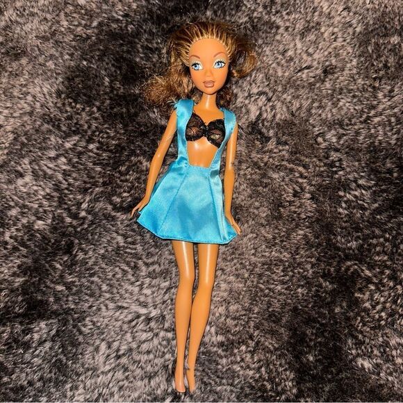 Y2K 2002 Mattel My Scene Madison Barbie Doll *Not Original Outfit* Glam Girly - Picture 1 of 5